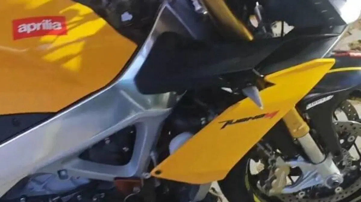 Aprilia Tuono V4 R APRC (2011 - 13)  (2)