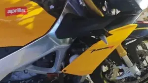 Aprilia Tuono V4 R APRC (2011 - 13)  (2)