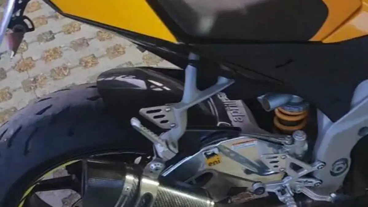 Aprilia Tuono V4 R APRC (2011 - 13)  (3)