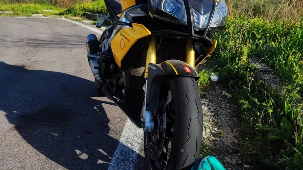Aprilia Tuono V4 R APRC (2011 - 13)  (6)