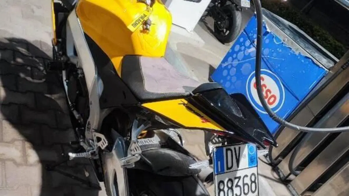 Aprilia Tuono V4 R APRC (2011 - 13)  (8)