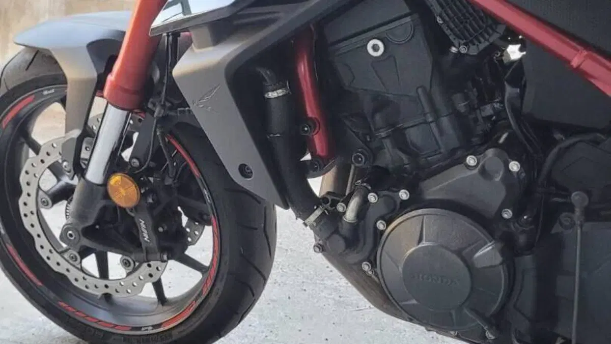 Honda CB 750 Hornet (2023 - 24)  (4)