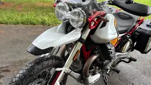 Moto Guzzi V85 TT Evocative Graphics (2021 - 23)  (4)