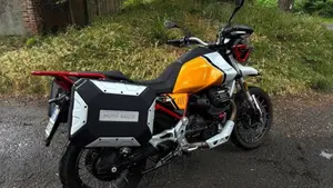 Moto Guzzi V85 TT Evocative Graphics (2021 - 23)  (5)