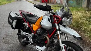 Moto Guzzi V85 TT Evocative Graphics (2021 - 23)  (6)