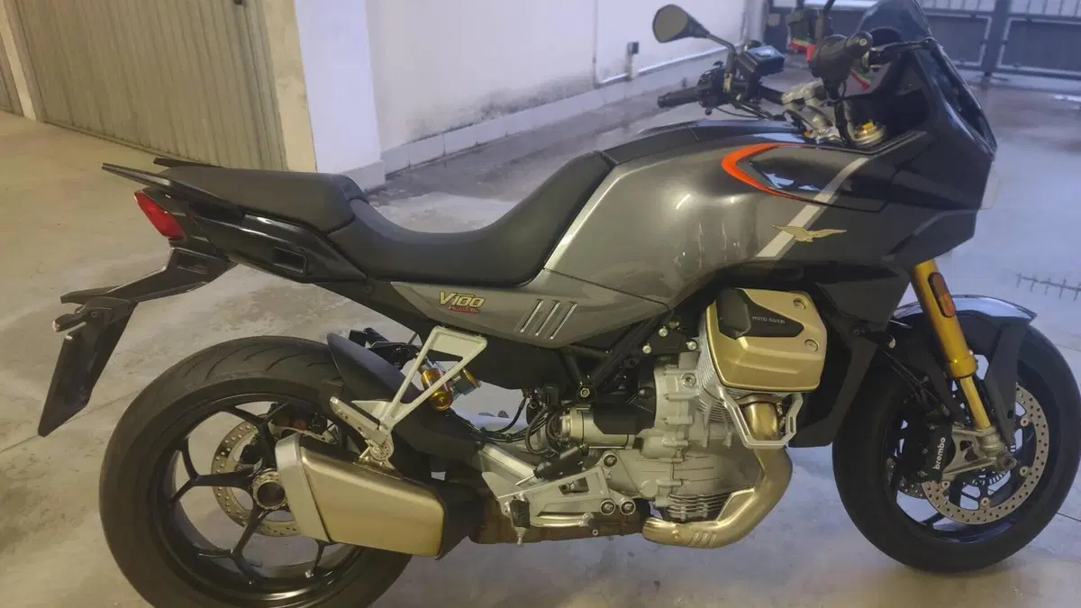 Moto Guzzi V100 Mandello S (2022 - 24)  (2)