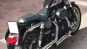 Harley-Davidson 883 R (2008 - 16) - XL 883R  (2)