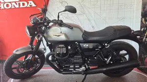 Moto Guzzi V7 Stone (2021 - 24)  (2)