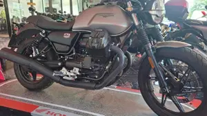 Moto Guzzi V7 Stone (2021 - 24)  (3)