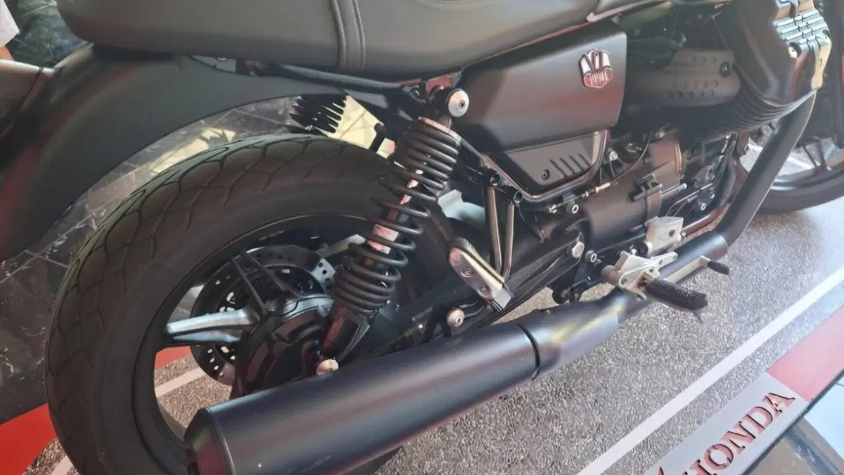 Moto Guzzi V7 Stone (2021 - 24)  (5)
