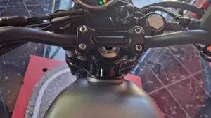 Moto Guzzi V7 Stone (2021 - 24)  (9)