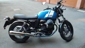 Moto Guzzi V7 II Special (2015 - 17)  (3)