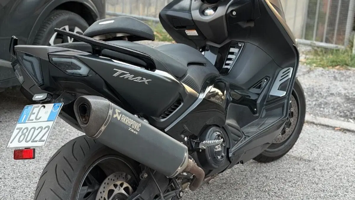 Yamaha T-Max 530 Iron Max ABS (2014 - 17)  (2)