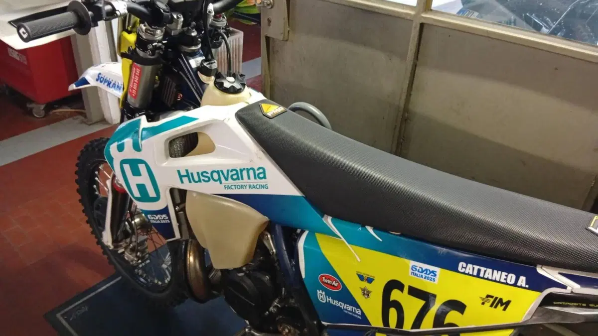 Husqvarna TE 300i (2020)  (2)