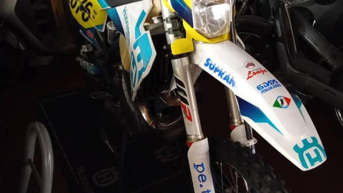 Husqvarna TE 300i (2020)  (6)