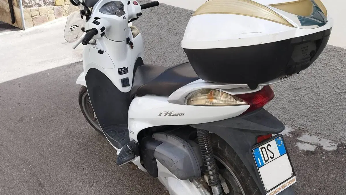 Honda SH 300 i (2011 - 14)  (4)