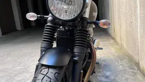 Triumph Street Twin 900 (2019 - 20)  (10)