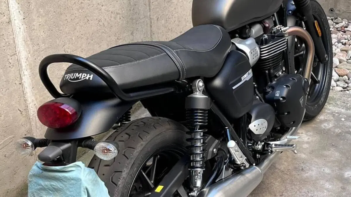 Triumph Street Twin 900 (2019 - 20)  (11)