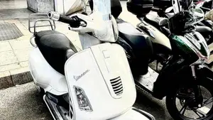 Vespa GTS 300 Super (2008 - 16)  (2)