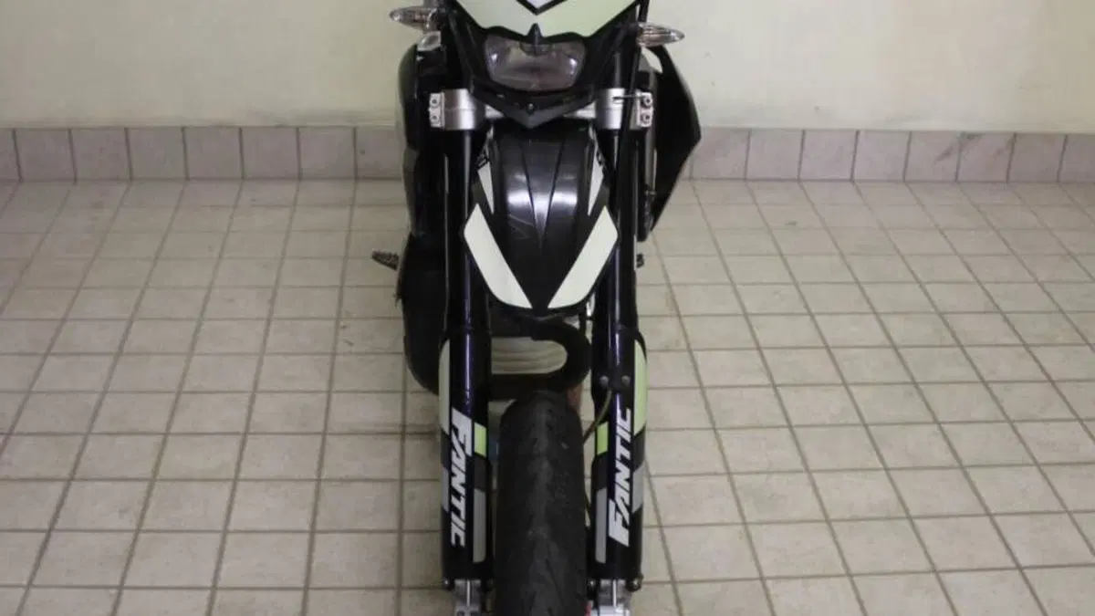 Fantic Motor Motard 50 Performance 2t (2020)  (3)