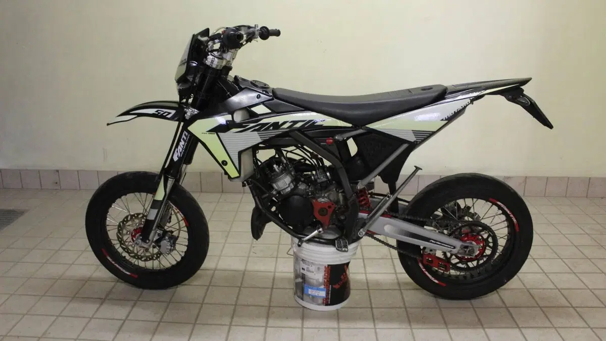 Fantic Motor Motard 50 Performance 2t (2020)  (4)