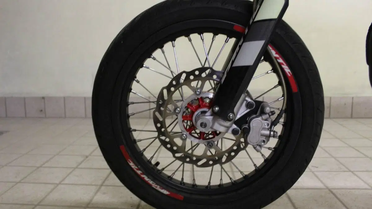 Fantic Motor Motard 50 Performance 2t (2020)  (6)