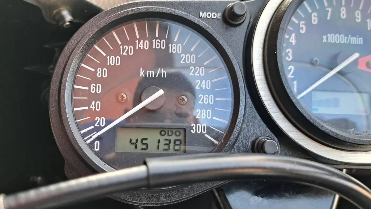 Kawasaki Ninja 900 ZX-9R (1998 - 01)  (3)