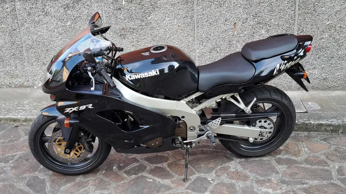 Kawasaki Ninja 900 ZX-9R (1998 - 01)  (4)