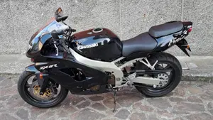 Kawasaki Ninja 900 ZX-9R (1998 - 01)  (4)