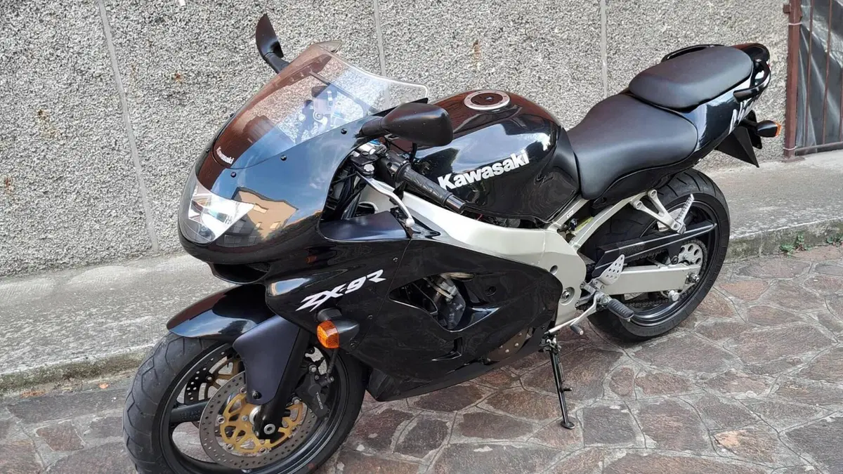 Kawasaki Ninja 900 ZX-9R (1998 - 01)  (5)