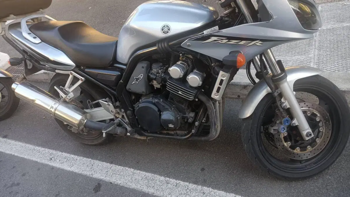 Yamaha FZS 600 Fazer (2002 - 03)  (3)