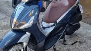 Piaggio Beverly 350 ABS (2016 - 20)  (2)