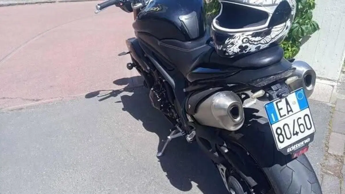 Triumph Speed Triple 1050 ABS (2011 - 15)  (3)