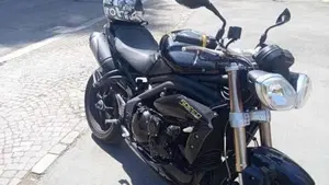 Triumph Speed Triple 1050 ABS (2011 - 15) 