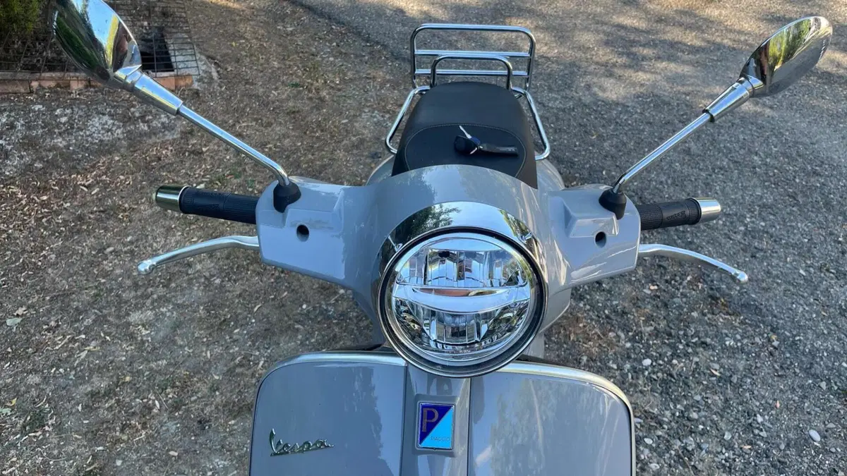 Vespa GTS 300 Supertech Hpe (2021 - 22)  (2)