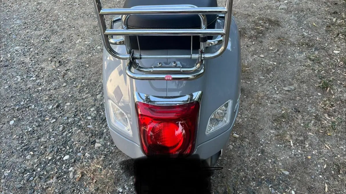 Vespa GTS 300 Supertech Hpe (2021 - 22)  (5)