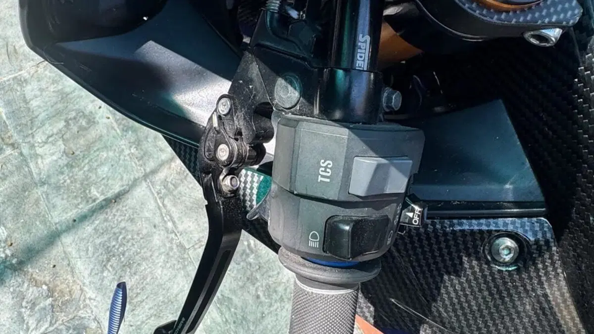 Yamaha YZF R6 Race (2022 - 26)  (7)