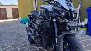 Yamaha MT-10 (2017 - 20)  (2)