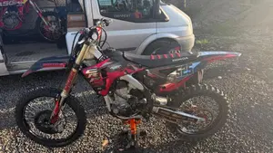Honda CRF 450R (2023)  (2)