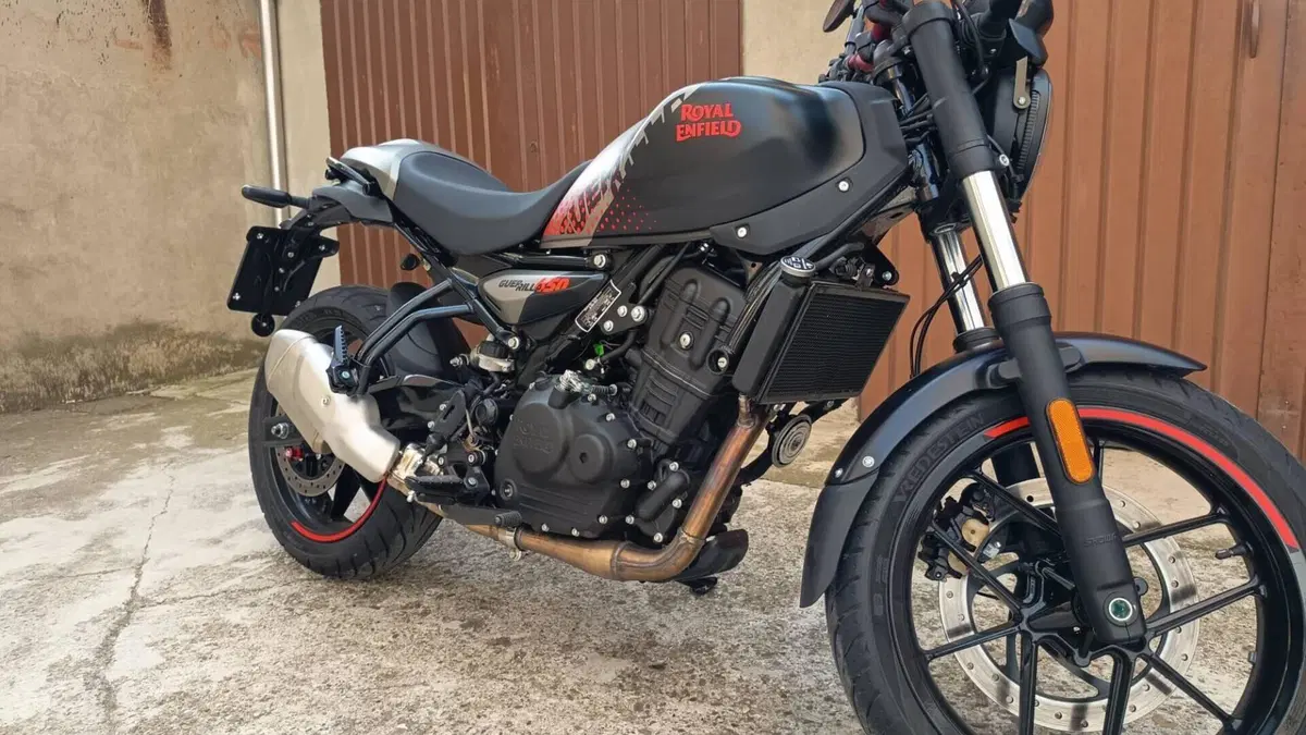Royal Enfield Guerrilla 450 Apex (2026)  (2)