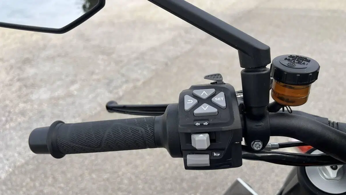 KTM 1290 Super Duke R (2019)  (10)