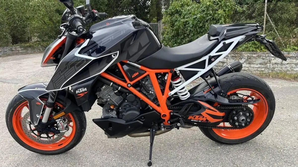 KTM 1290 Super Duke R (2019)  (3)