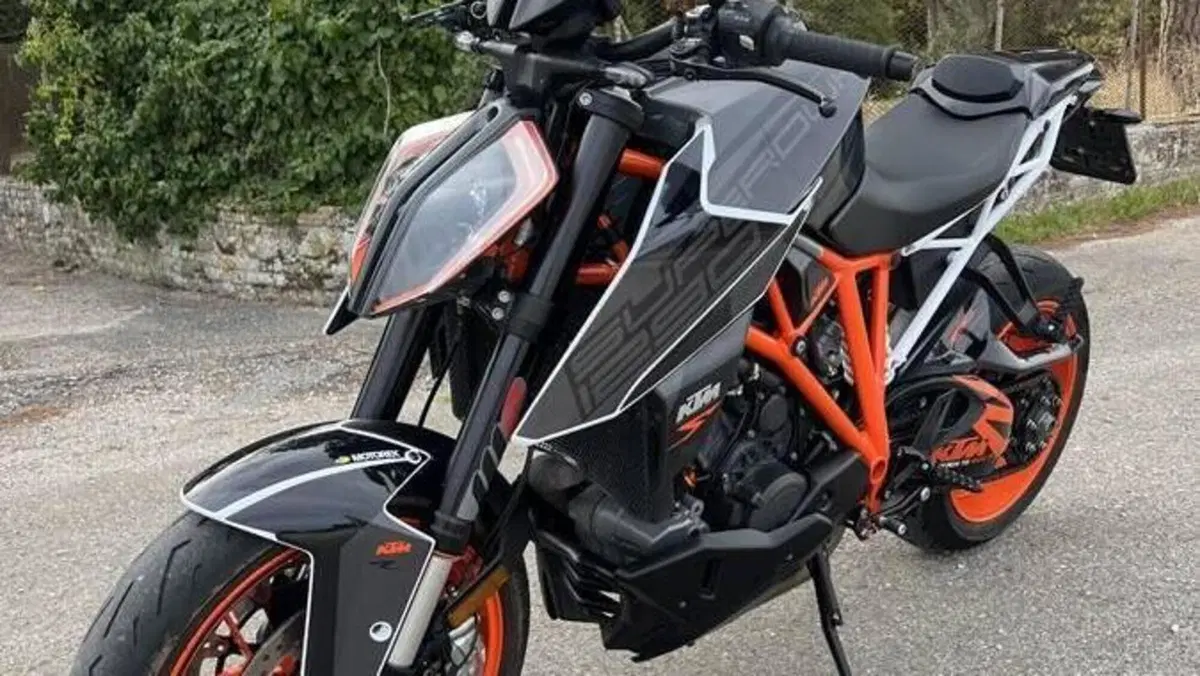 KTM 1290 Super Duke R (2019)  (4)
