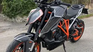 KTM 1290 Super Duke R (2019)  (4)