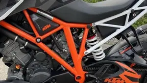 KTM 1290 Super Duke R (2019)  (7)