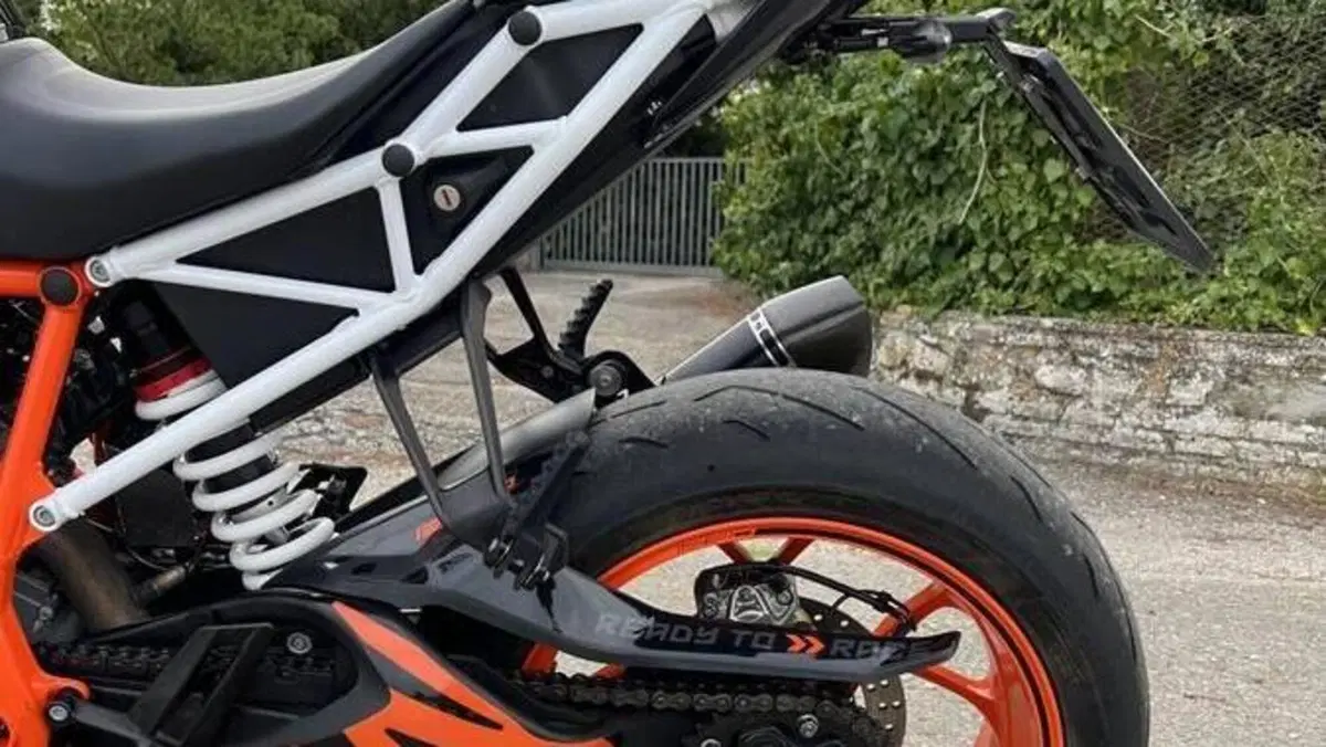 KTM 1290 Super Duke R (2019)  (8)