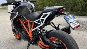 KTM 1290 Super Duke R (2019)  (5)