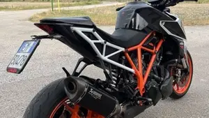 KTM 1290 Super Duke R (2019)  (6)