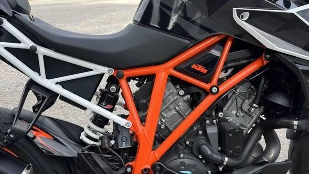 KTM 1290 Super Duke R (2019)  (9)