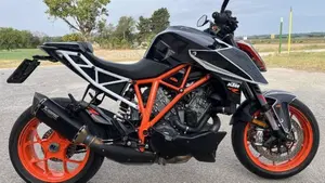 KTM 1290 Super Duke R (2019)  (2)